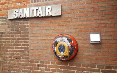 AED geplaatst op de camping.