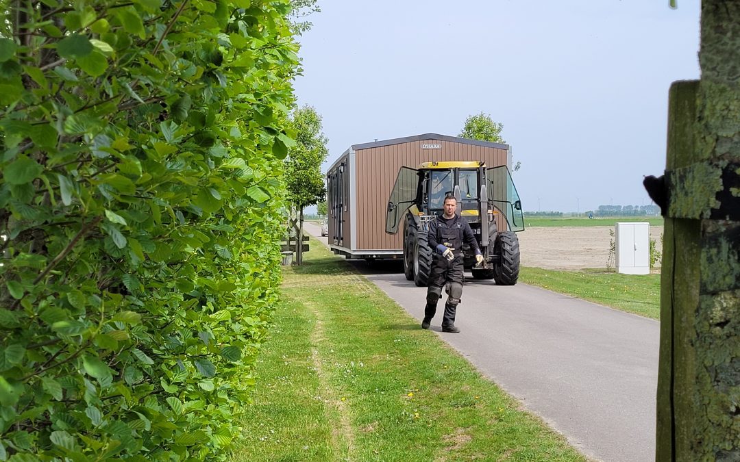 Twee prachtige chalets weer geplaatst.